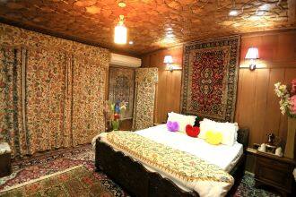 Mughal Palace Houseboat, Srinagar 2